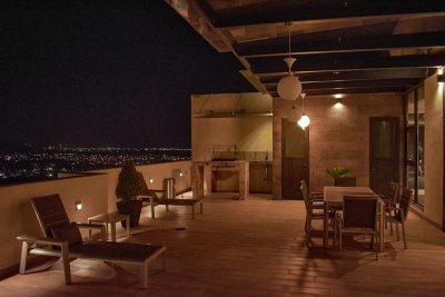 Deze terrasverwarming houdt je terras warm tot in november