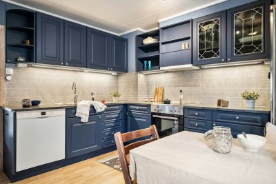 Donkerblauw is de nieuwe hoofdkleur in de keuken